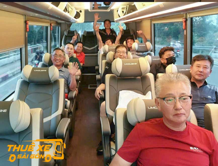Nội thất sang trọng dòng limousine 19 ghế