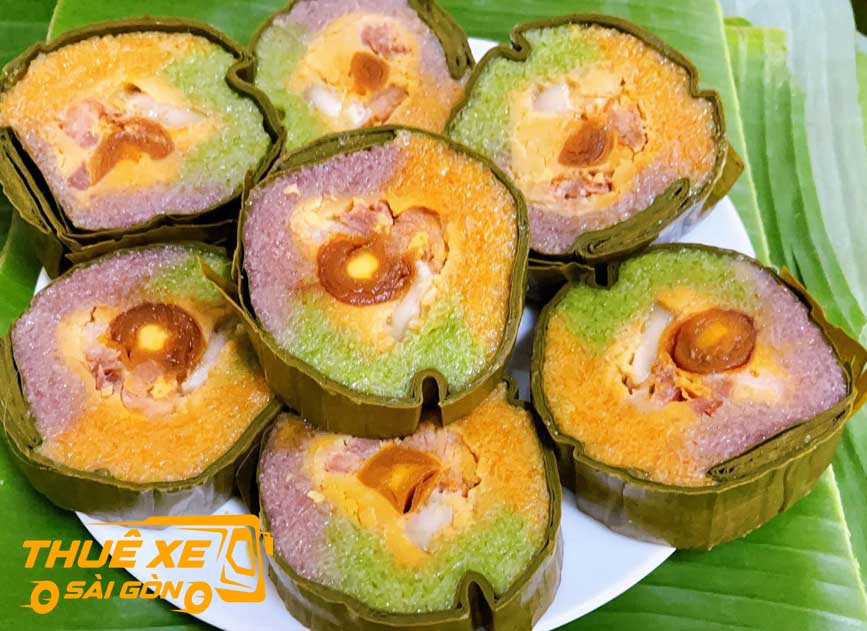 Đặc sản bánh tét Trà Cuôn