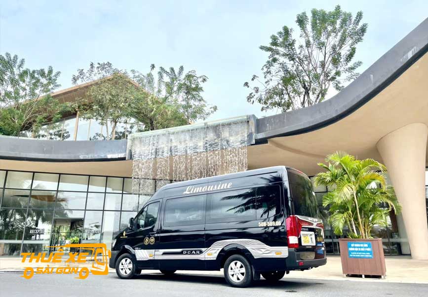 Xe limousine 9 chỗ tham quan Bình Châu