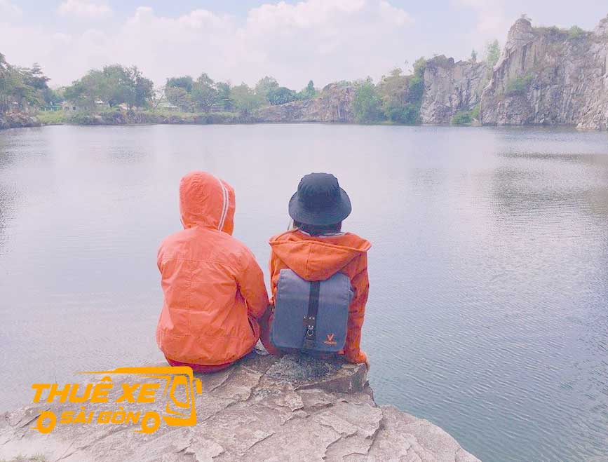 Trong lòng hồ Núi Sập
