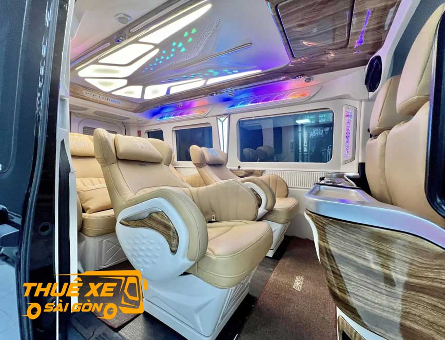 Dòng xe limousine cao cấp với nội thất sang trọng