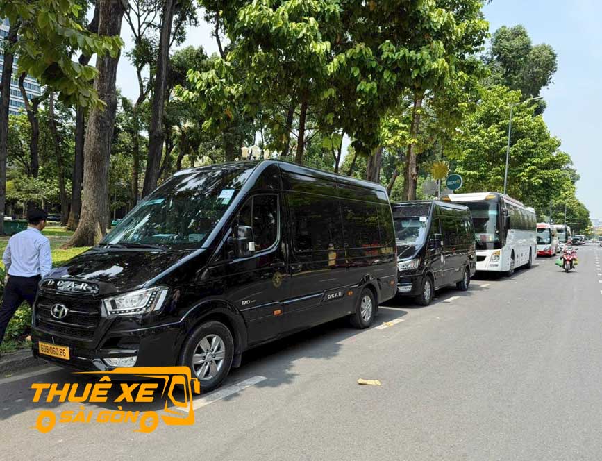 Xe tham quan tại Sài Gòn