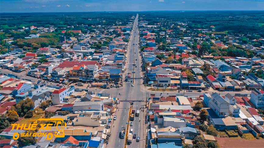 Chơn Thành chảy dọc trên quốc lộ 13