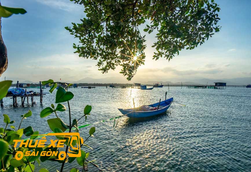 Đầm Thủy Triều huyện Cam Lâm